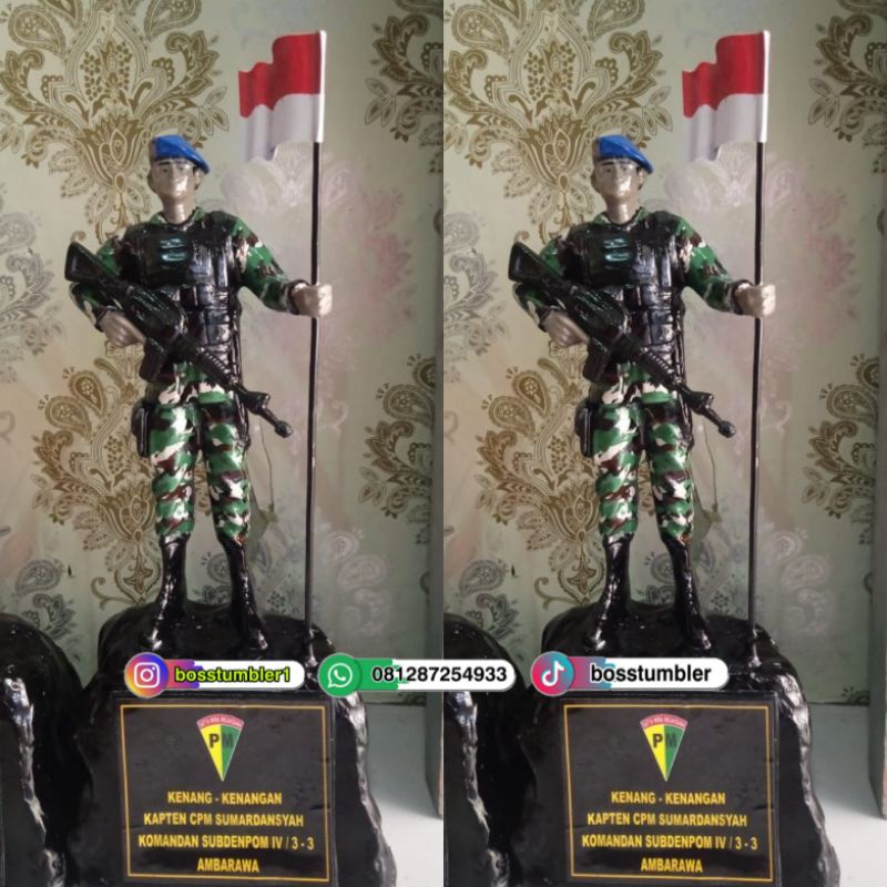 Miniatur Patung Polisi Militer