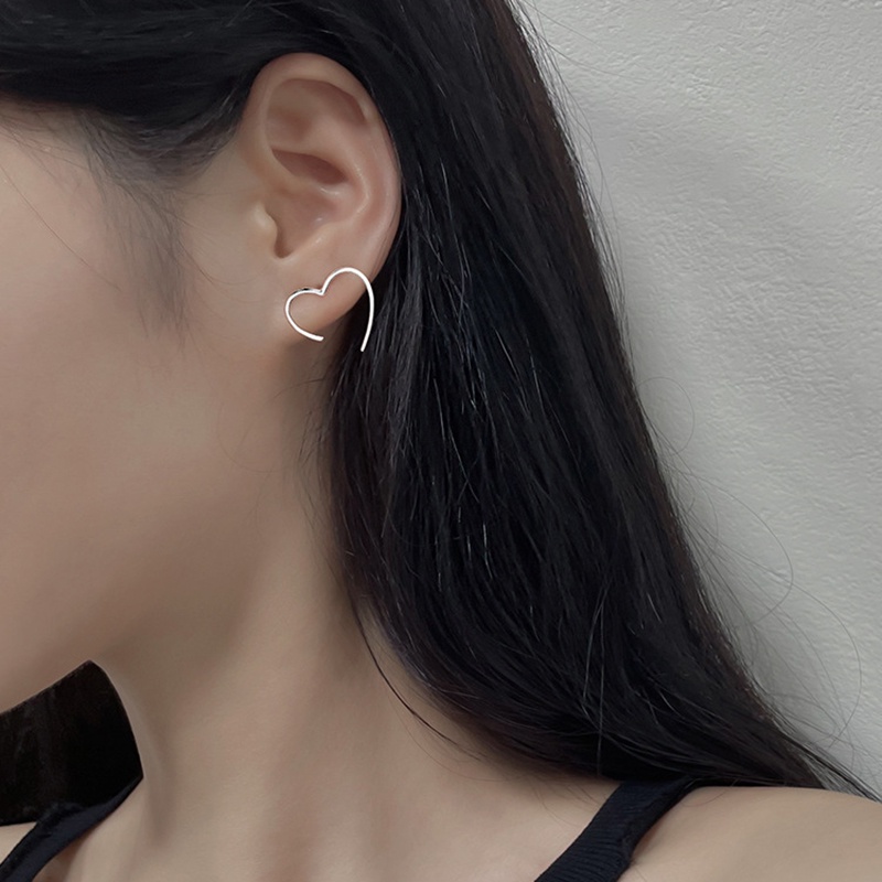 Anting Tusuk Motif Hati Simple Bahan Alloy Warna Silver Untuk Wanita