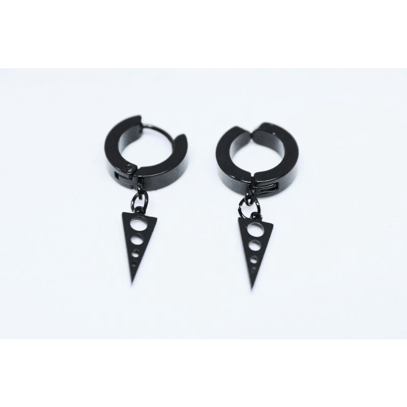 anting titanium model segitiga lancip hitam / anting Korea / anting tindik dan jepit / ICH PIERCING