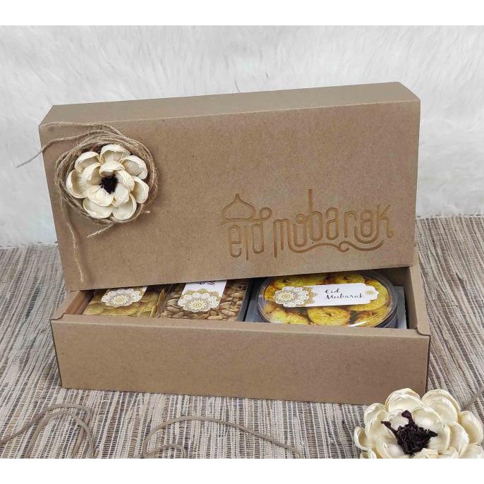 

Parsel Ramadan Hampers Toples Emboss Parcel Lebaran Kotak Kue Kering - Brown Kraft