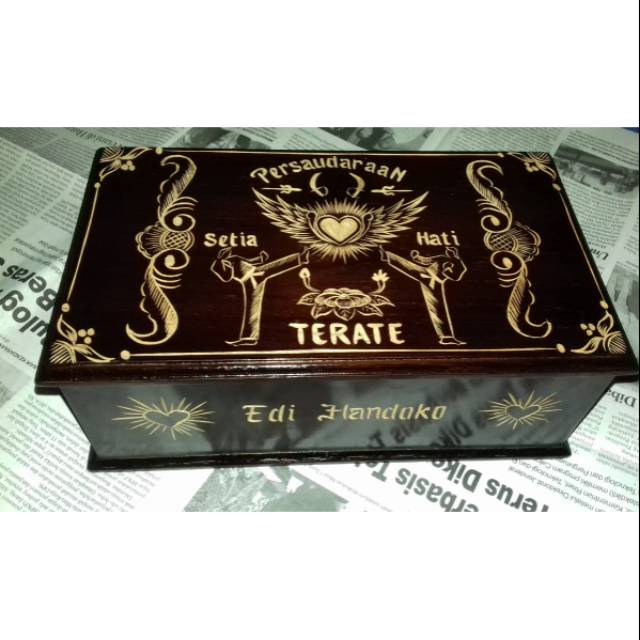 Kotak mori morif tendangan sayap