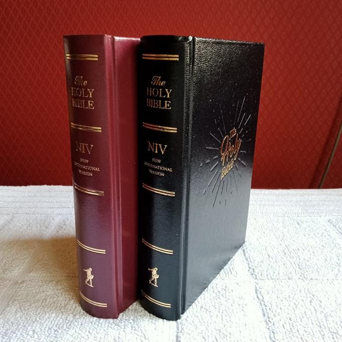 

NIV Holy Bible Medium Hard Cover 53HB Star Seller Termurah