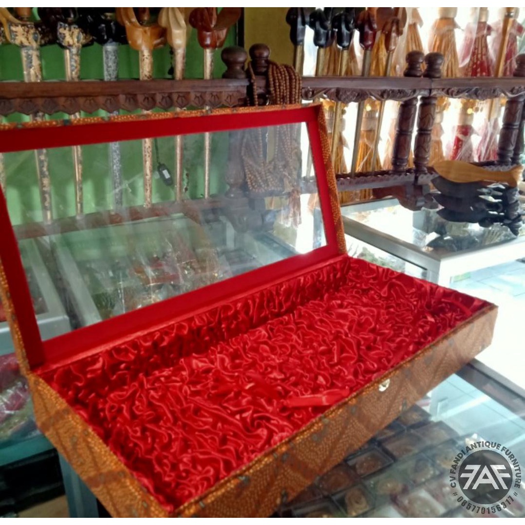 Barang Antik kotak pusaka batik  wfn0128