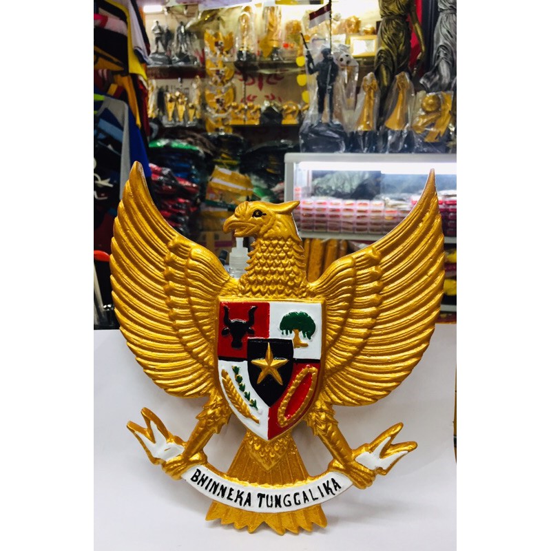 Garuda pancasila pajangan 25cm bahan fiber pajangan burung garuda