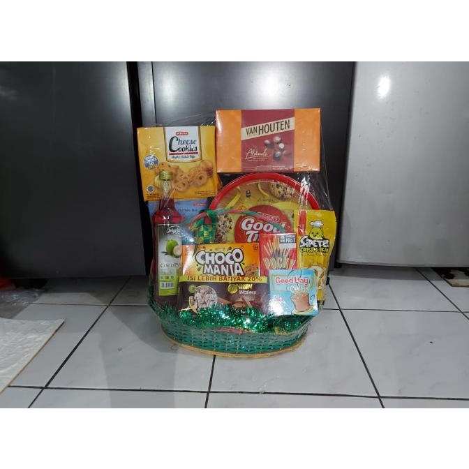 

PARCEL LEBARAN 2021 (10) | ANEKA SNACK + GOOD DAY + SIRUP MARJAN HEMAT