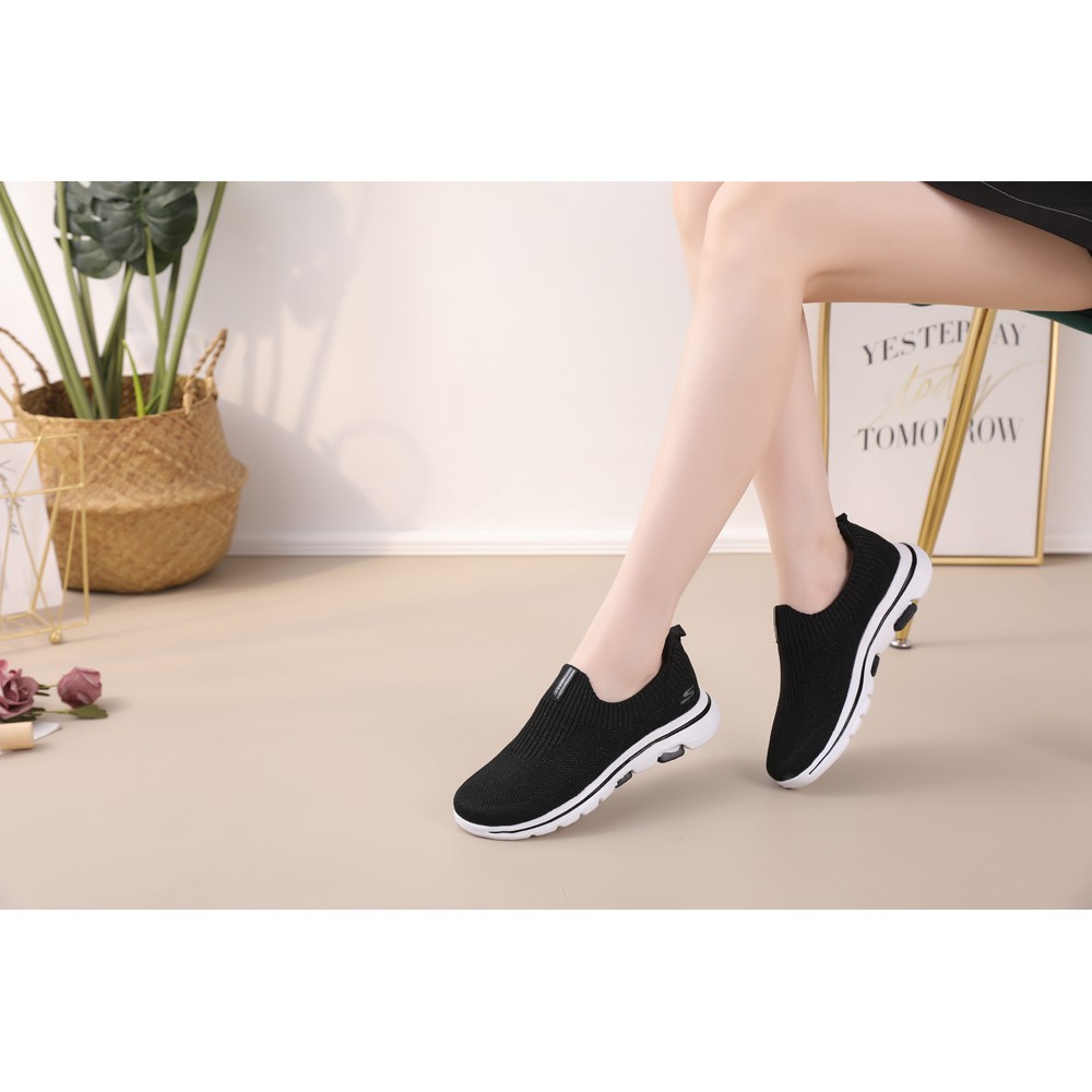 SKECHERS Sepatu wanita tidak licin sneakers 2022 Sepatu olahraga rajutan terbang sports shoes