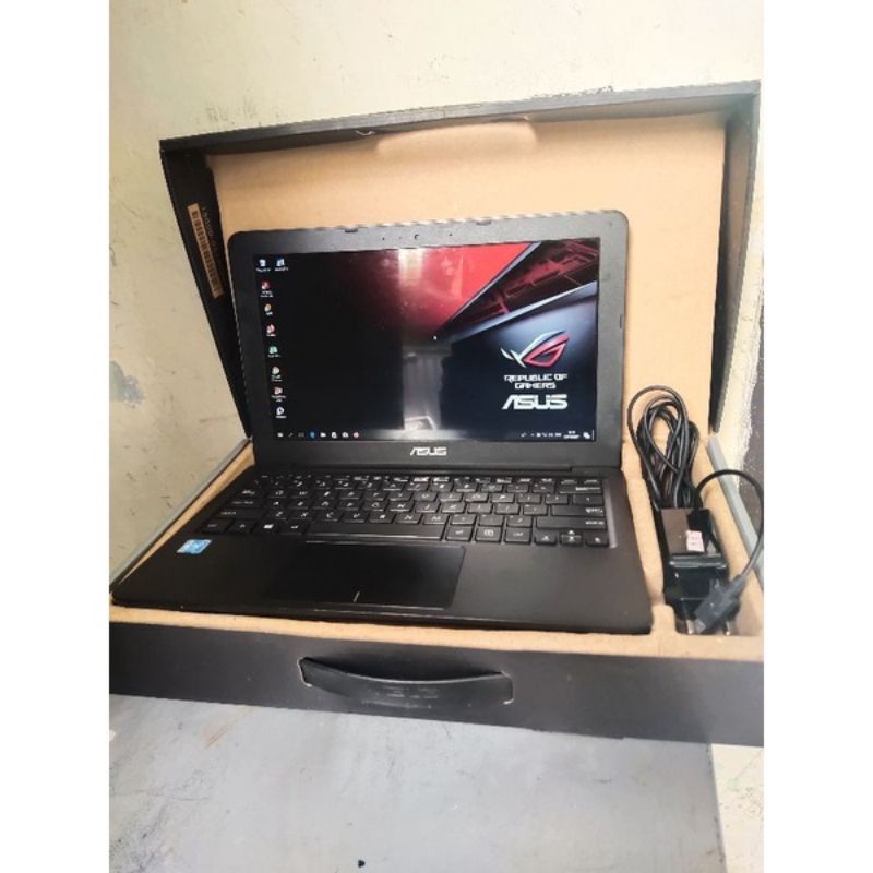 Notebook Asus E202s 128SSD free Mouse
