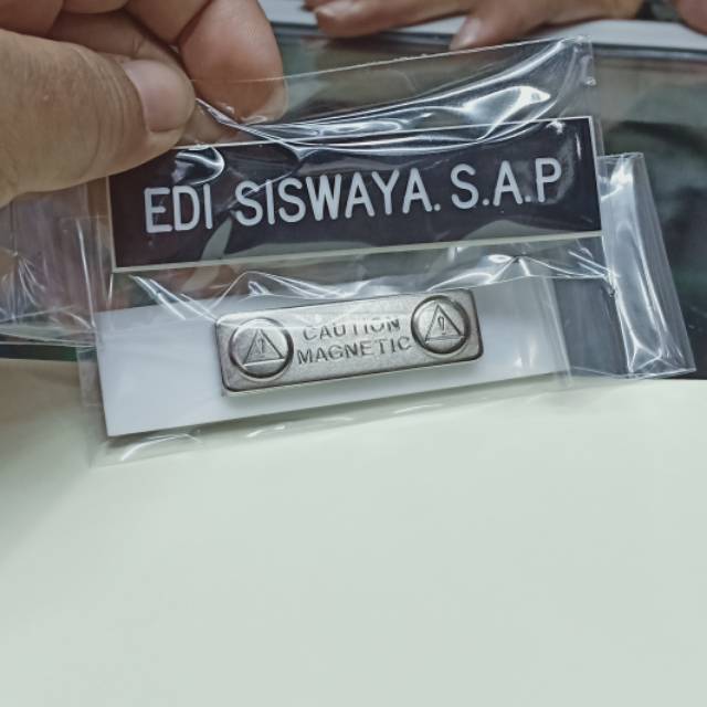 

NEM tag belakang magnet