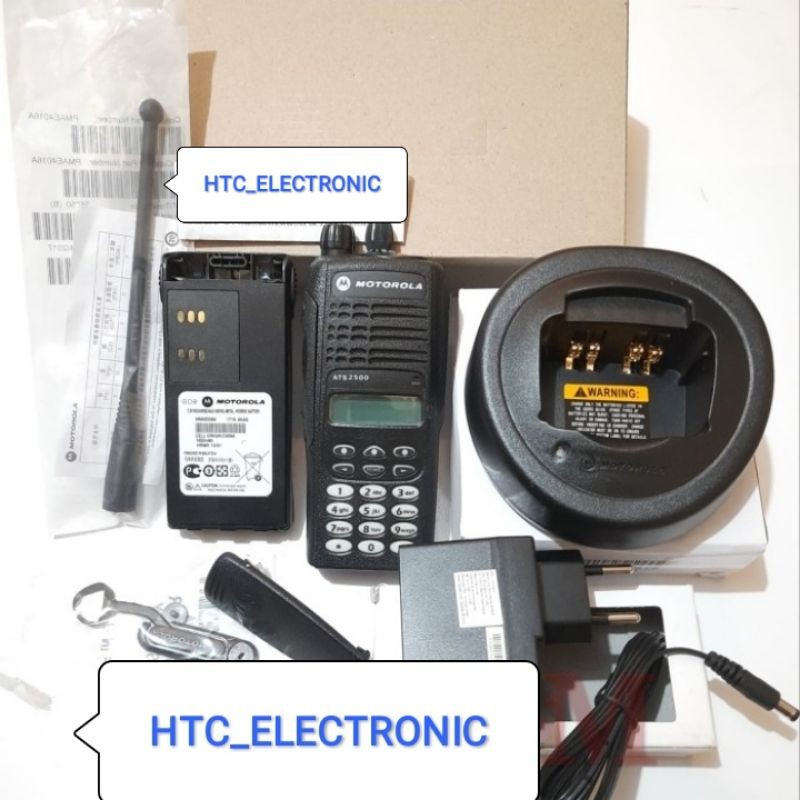 HT MOTOROLA ATS 2500 UHF TRUNKING 800MHz PLUS CHARGER
