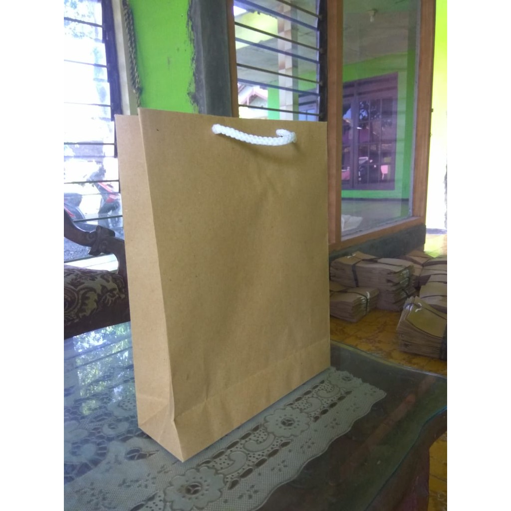 

paper bag polos 28 X 22 X 6 cm Tas kertas / papperbag / souvenir / hadiah / kado