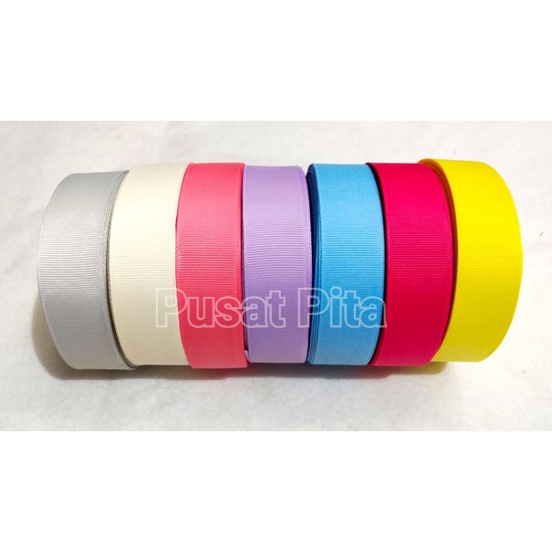 

pita grosgrain 2.5cm Rp 3.500/meter. ada 196warna