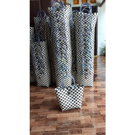 tas anyam motif kotak