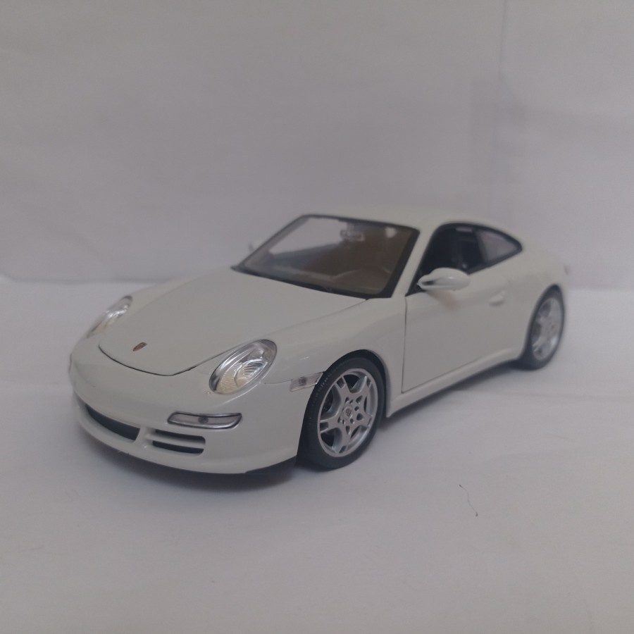 Diecast Porsche 911 Carrera S Coupe White Welly 1:24 mobil mainan murah