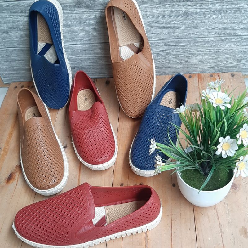 Sepatu Karet Wanita ATT LIW 485 Slip On Model Lubang Jaring Empuk &amp; Awet anti air elegan/Slip On Uk 37-40