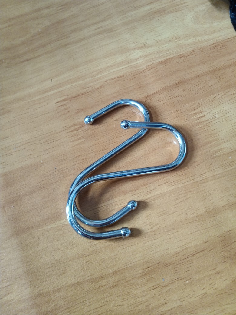 Gantungan Kaitan Huruf S