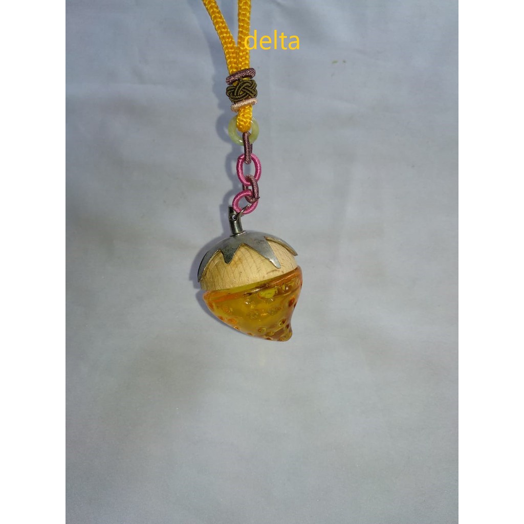 Parfum Gantung mobil Strawberry dari kayu besi chrome kaca