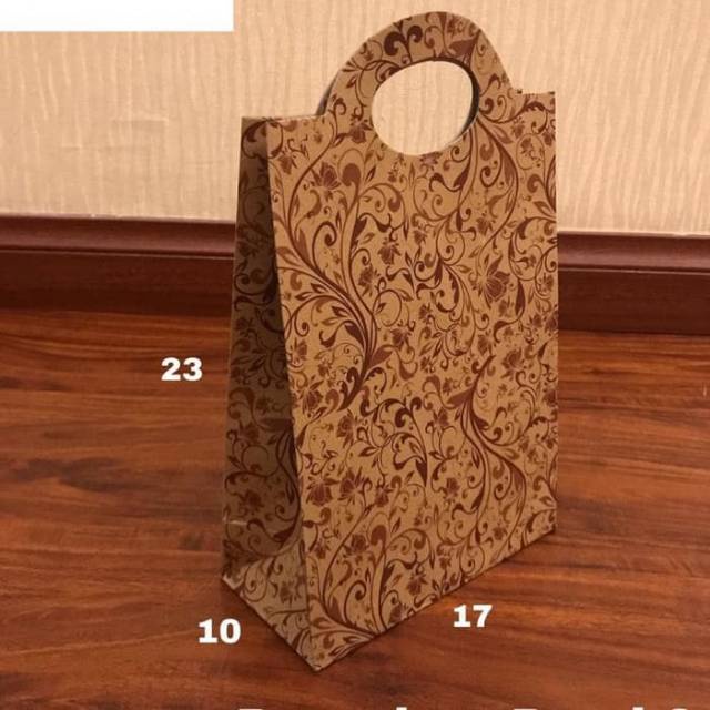 

PAPERBAG POUND MOTIF BATIK UK 17X10X23CM / TAS KERTAS MOTIF / GOODIEBAG MOTIF BATIK ISI 20PCS MINIMAL ORDER 20PCS