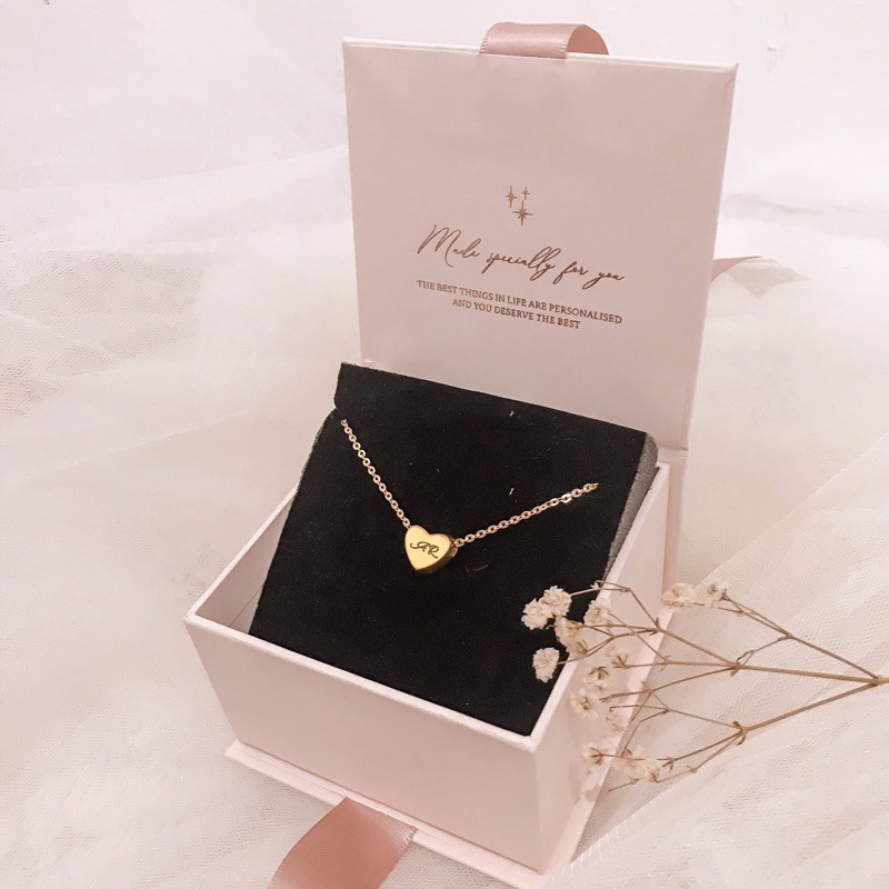 EIRA (heart necklace)