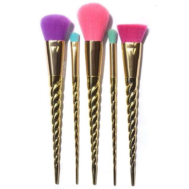 Rainbow Unicorn Brush Kuas Makeup Dupe Tarte Unicorn