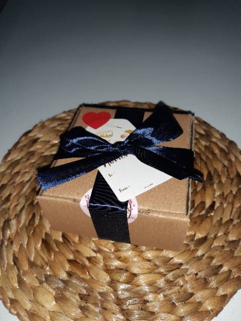 

HAMPERS PREMIUM BROWNIES BOX/HAMPERS WISUDA