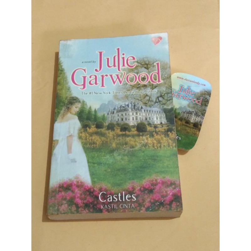 Castles - Kastil Cinta by Julie Garwood