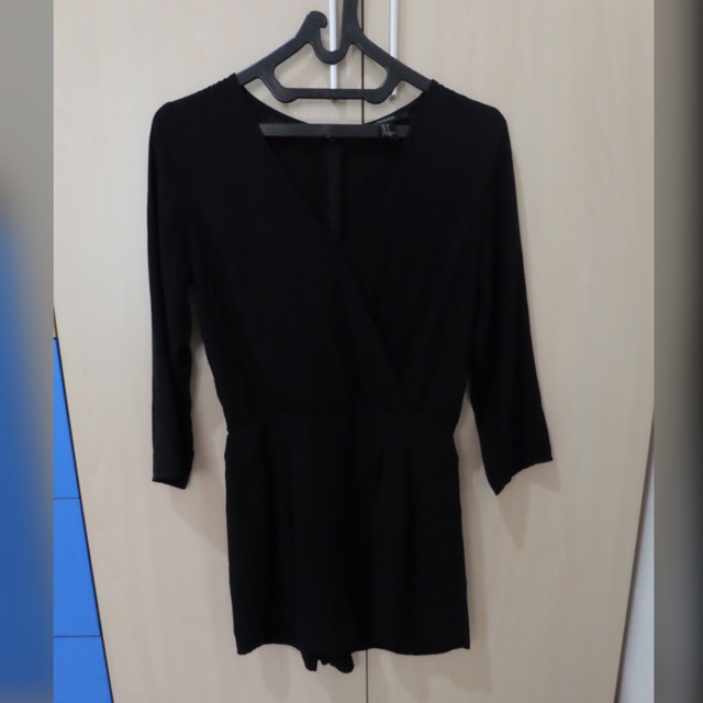 Jumpsuit hitam celana pendek - Forever 21