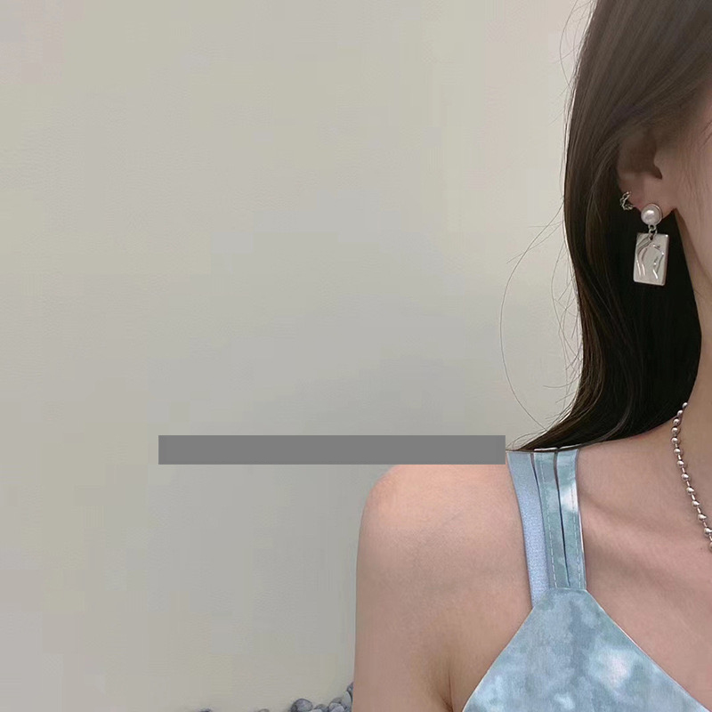 Asymmetric Earring Chain Personality Trend