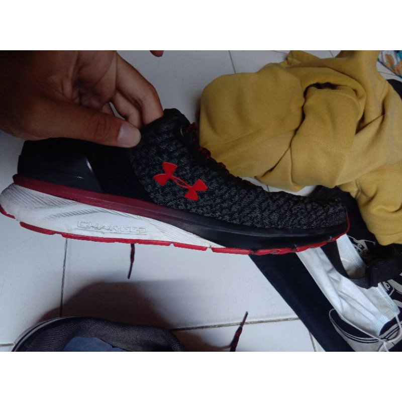 sepatu under armour charged