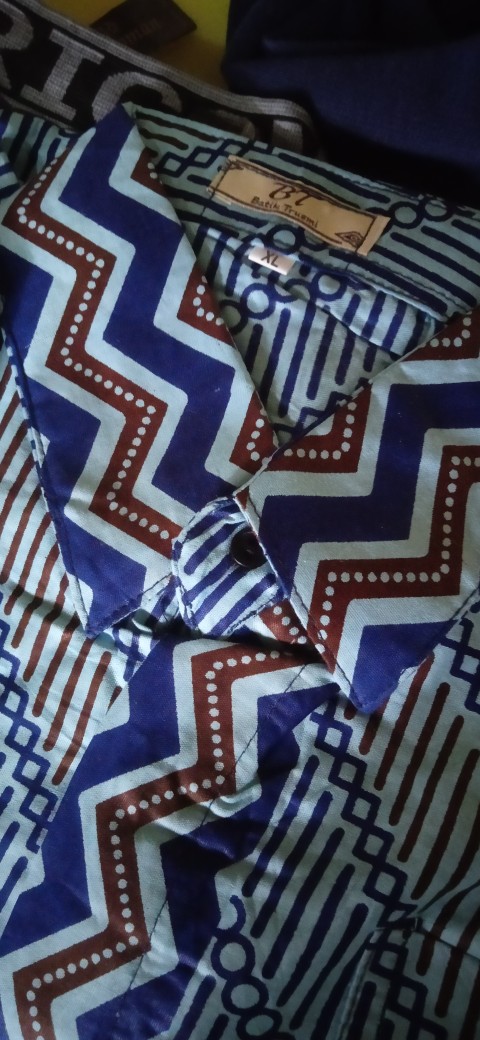 Batik Trusmi Hem Batik Pria Lengan Pendek Motif Parang Kecil