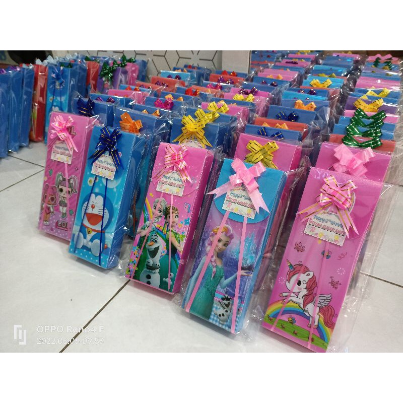 

Souvenir tepak pensil/souvenir ultah/souvenir ultah anak/souvenir ulang tahun/tepak karakter/tepak pensil