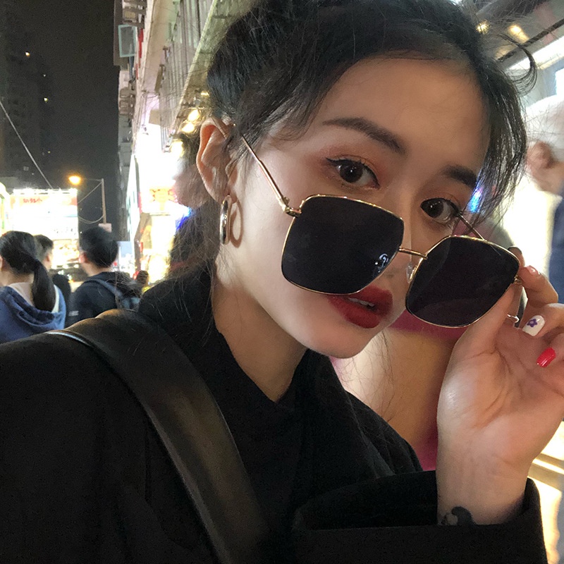 Magic789 Kacamata Hitam Wanita Frame Metal Kotak Besar Lensa Uv400 Gaya Retro