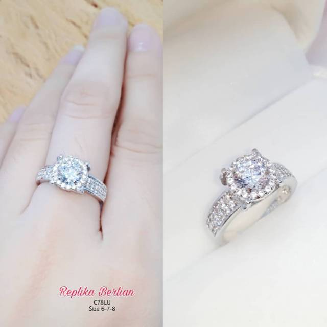 Cincin replika berlian