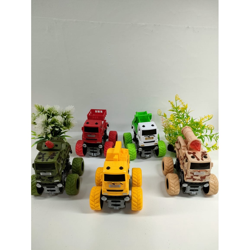 Mainan anak Mobil Stunt City Truck / Mainan mobil Off Road 4 Drive Inertial Tanpa Batrai