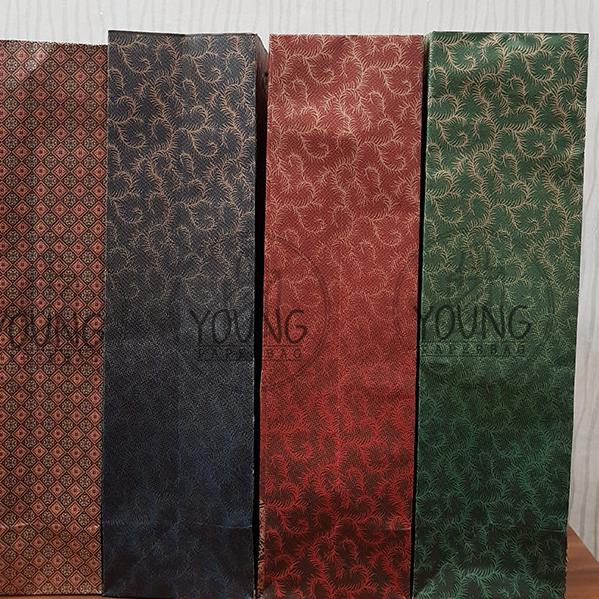 

Paper Bag / Tas Kertas Batik Folio motif Burung Uk.24,5x9,5x35 (1 lsn) - Hijau