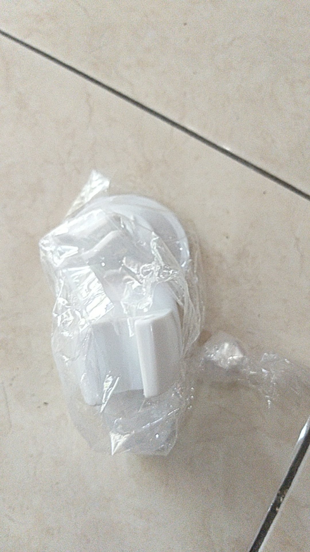 Gantungan Shower Mandi Suction Cup Hanger Holder Dudukan Shower Tempel