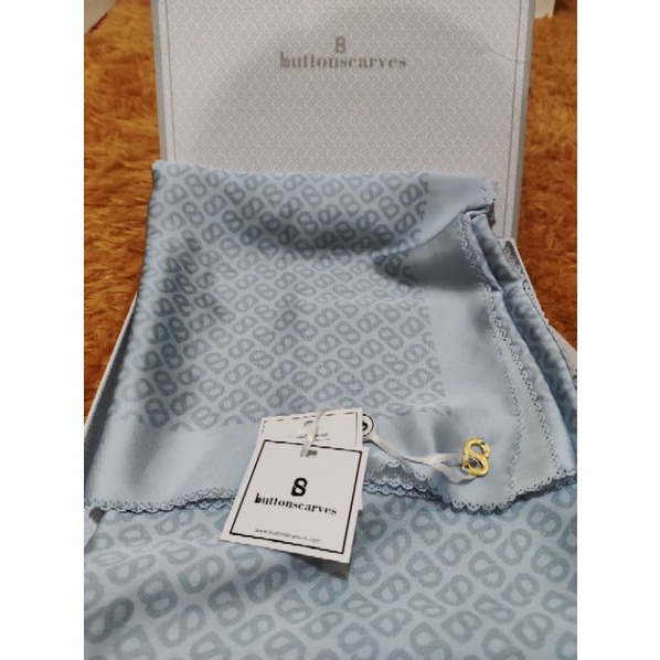 Buttonscarves Tapis Satin Square