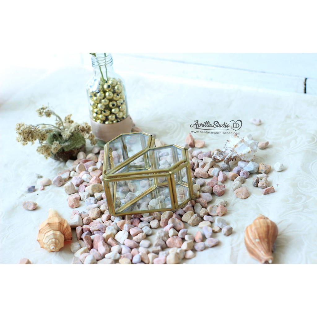 Kotak Perhiasan | Ringbox Terarium Mini Love UK 10x11x6 cm