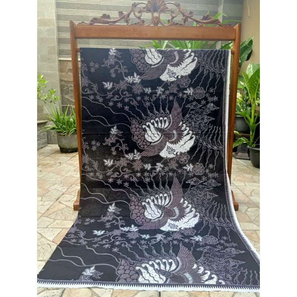 Kain Batik katun Solo elang dasarnya Hitam