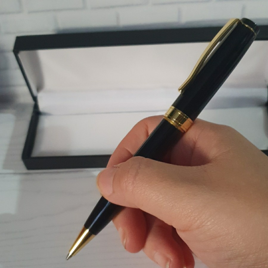 

PS-Pulpen Promosi Metal Ballpoint F1 Hitam Glossy Klip Emas Free Grafir