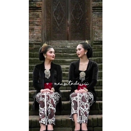 Kebaya Kutubaru + Jarik Instan / Kebaya Bludru Model Kutubaru