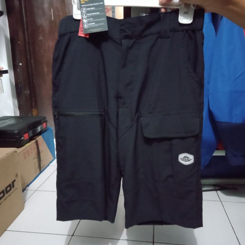 CELANA PENDEK MAKALU CARGOSIDE