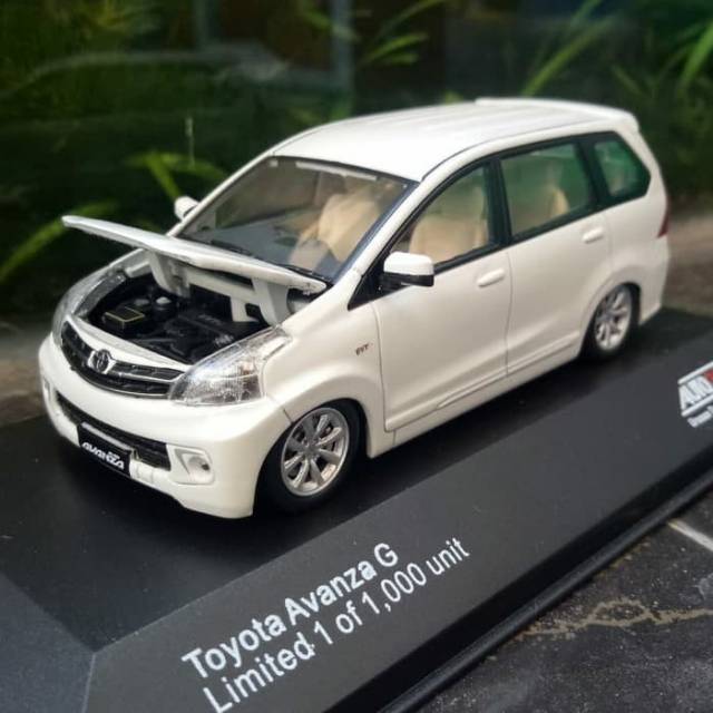 Pajangan Miniatur  Diecast Mobil  Avanza  Original Shopee 