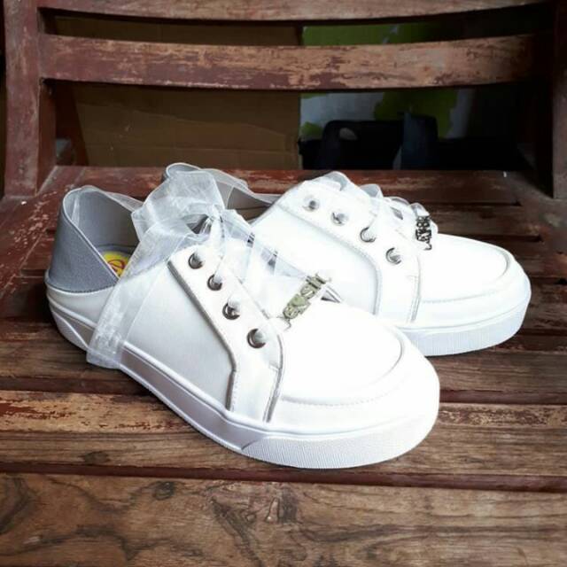 Sepatu Gosh Putih