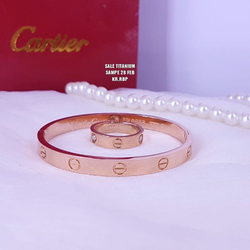 Set gelang, cincin titanium carter, awet,tidak luntur dan ada logo