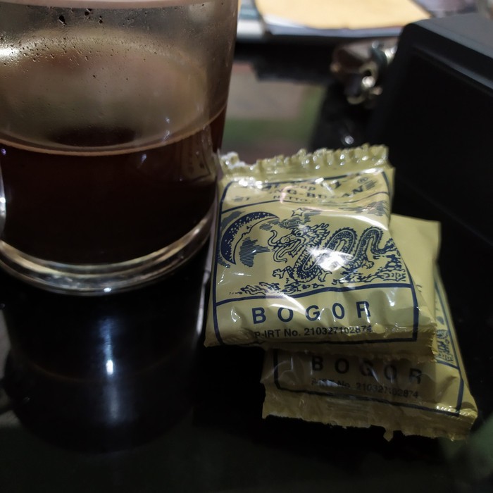 

KOPI LIONG BULAN PAHIT