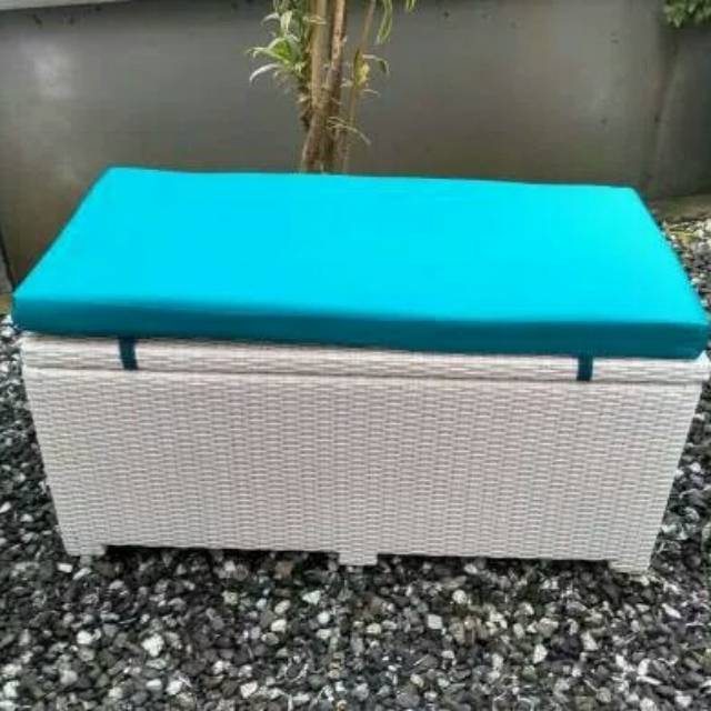 Sofa peti rotan sintetis