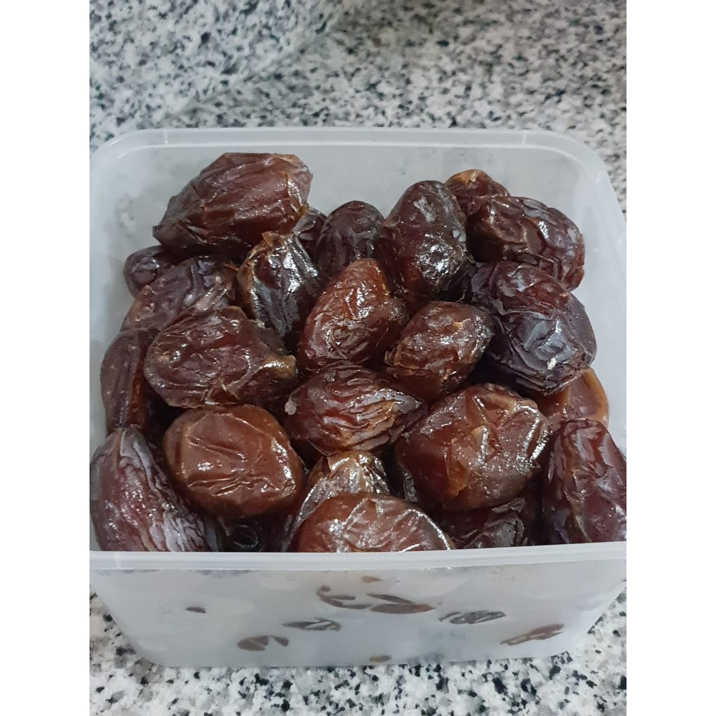 

Kurma Madjool Jumbo Ruthob/basah - kemasan 1kg ( manis,legit, empuk sekali)