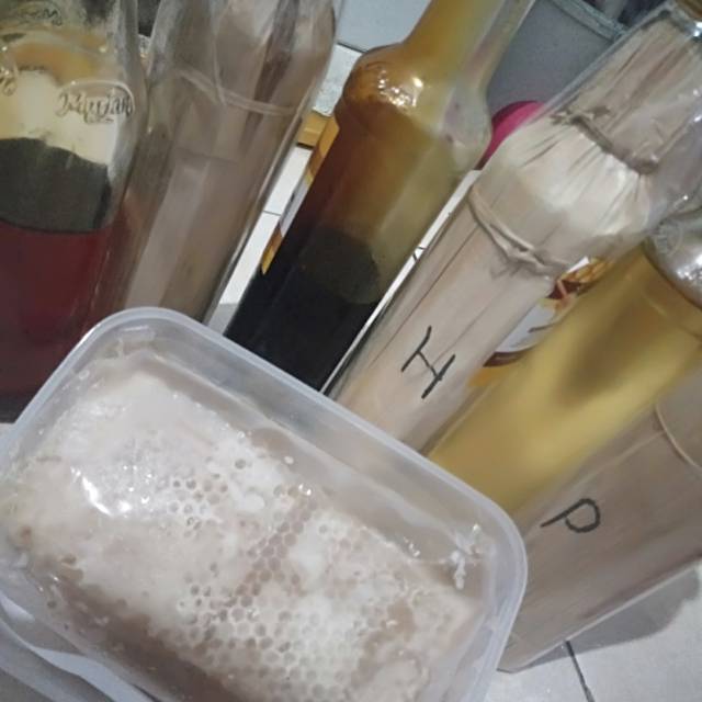 

Madu sumbawa tradisional,, hitam,, putih