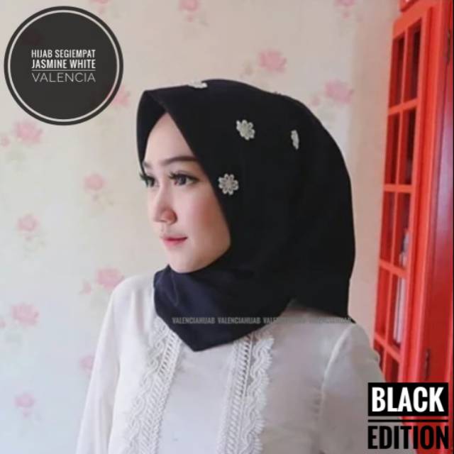 Jilbab | Kerudung |  Hijab segiempat White Jasmine Valencia ( Edisi hitam )