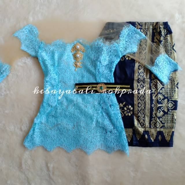 Set kebaya sabrina baby blue